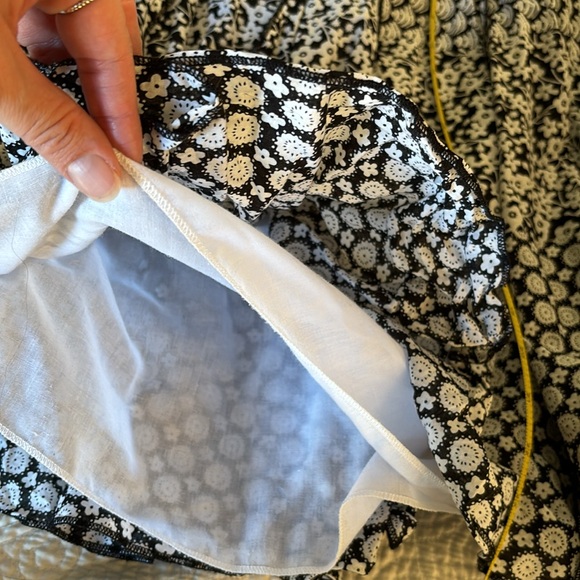 Black & White Pleated Skirt - Picture 3 of 6